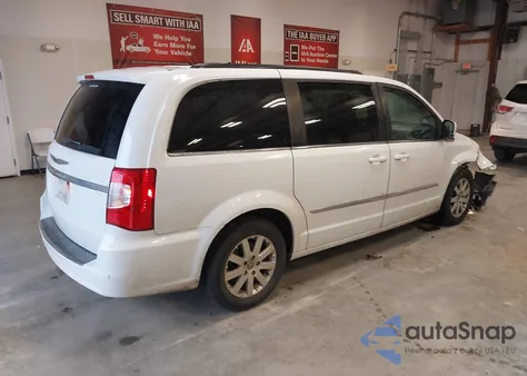 2015 Chrysler Town & Country Touring from USA, damaged, VIN 2C4RC1BG4FR577336